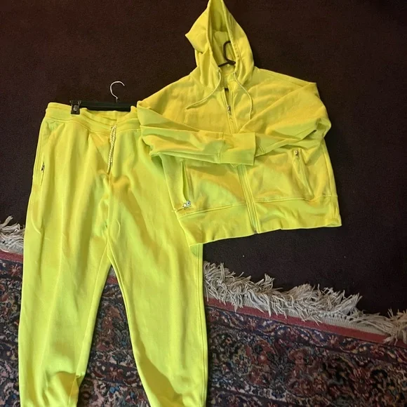 Old Navy Active Dynamic Fleece in Yellow - Picture 9 of 9